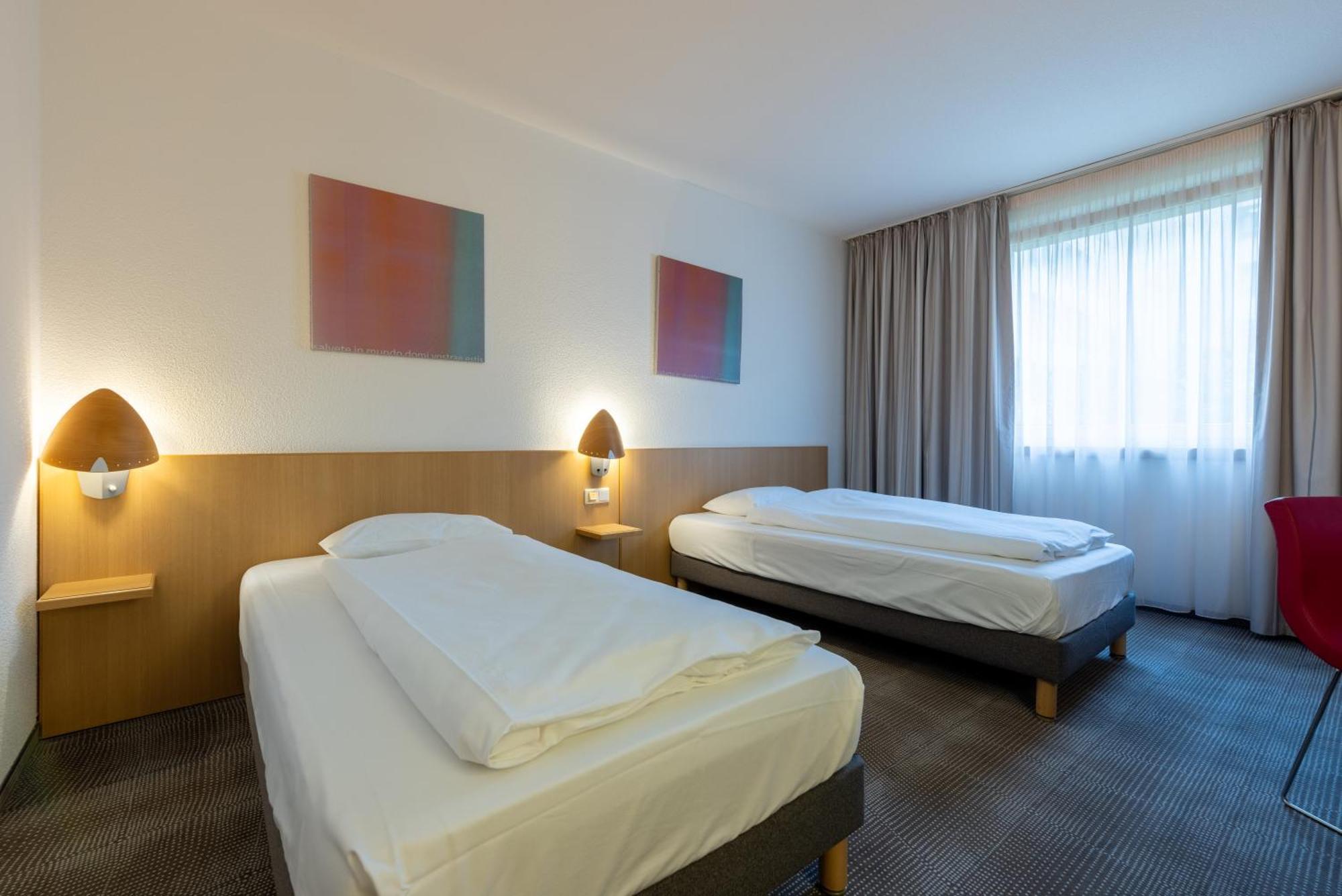 Novotel West Hotel 4*
